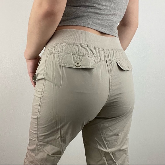 New York & Company Pants - NEW YORK & CO. Y2K Khaki Beige Mid Rise Lightweight Cropped Capri Cargo Pants